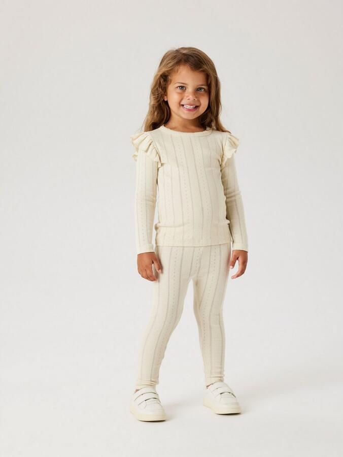 Name It Lange top NMFJULIA LS SLIM TOP NOOS met geweldige volant op de schouder en in het schattige ajourbreisel-design - Foto 3