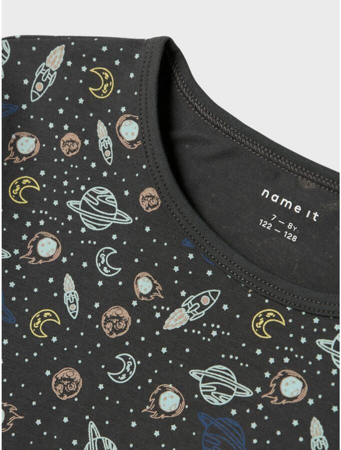 Name It Pyjama NKMNIGHTSET IRON SPACE NOOS in basisvorm allover bedrukt (set 2-delig)