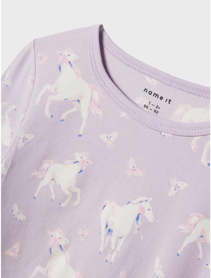 Name It Pyjama NMFNIGHTSET PASTEL LILAC HORSE NOOS met geweldige paarden-alloverprint in het bovenstuk (set 2-delig)