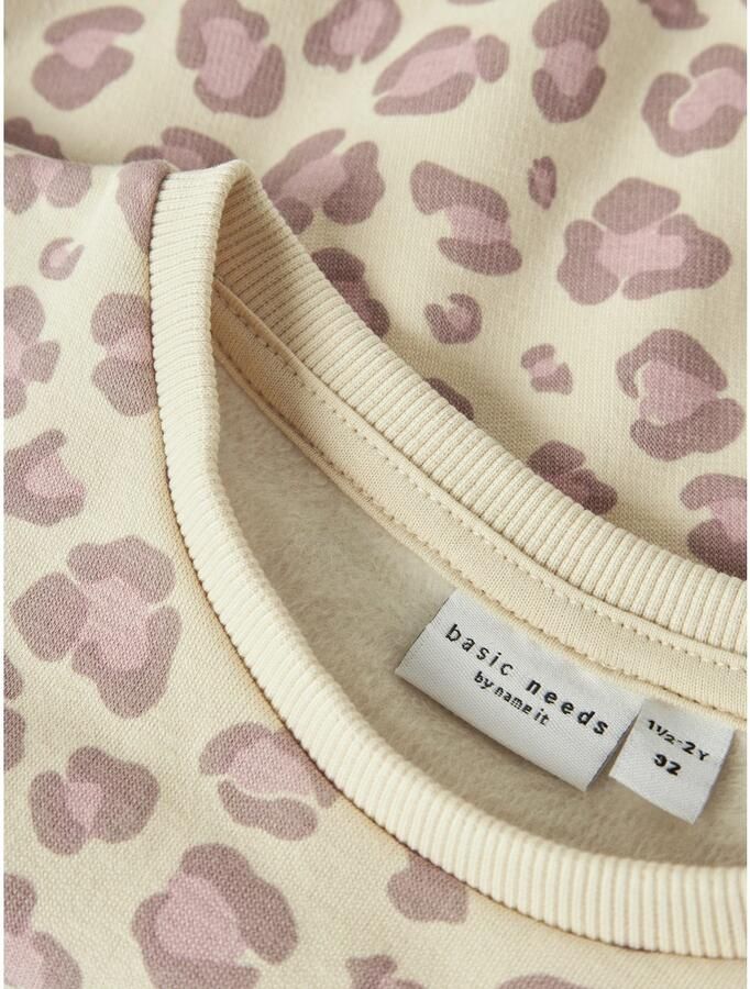 Name It Sweatshirt NMFDAVINA LS SWEAT FLEECE BRU NOOS in klassieke vorm en met geweldige alloverprint - Foto 2