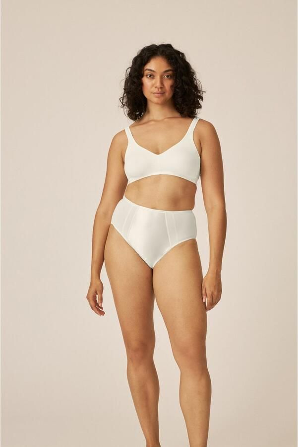 Naturana Beugelloze-bh Elasticup voorgevormde cups brede bandjes zonder beugel comfortabel basic (1-delig)