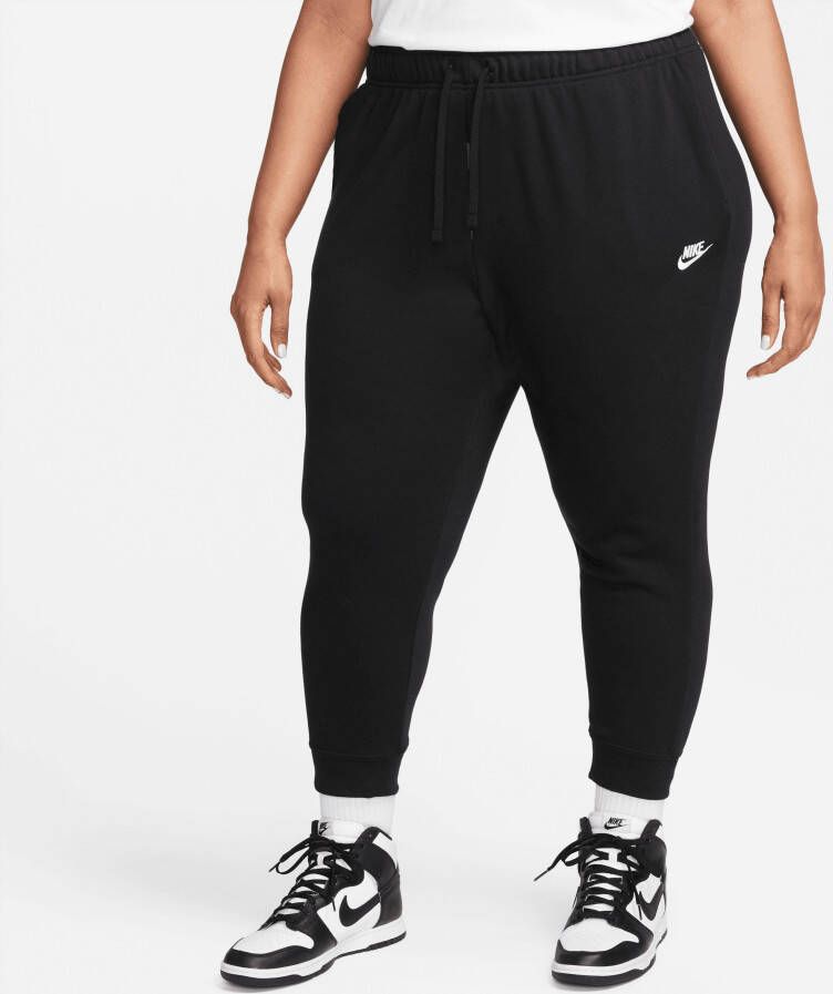 Nike Sportswear Joggingbroek Club Fleece Women's Mid-Rise Joggers (Plus Size)