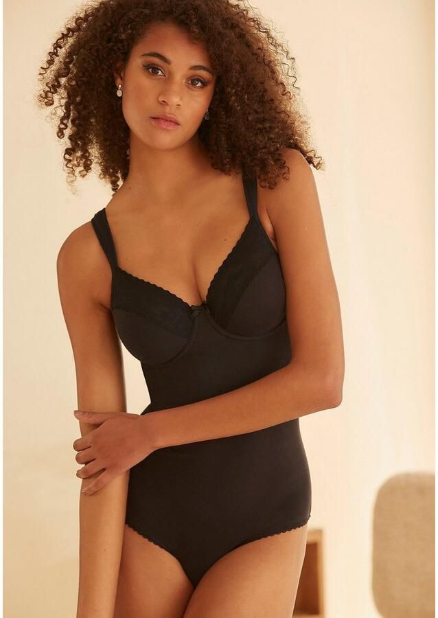 Nuance Body met fijne details en kanten inzet