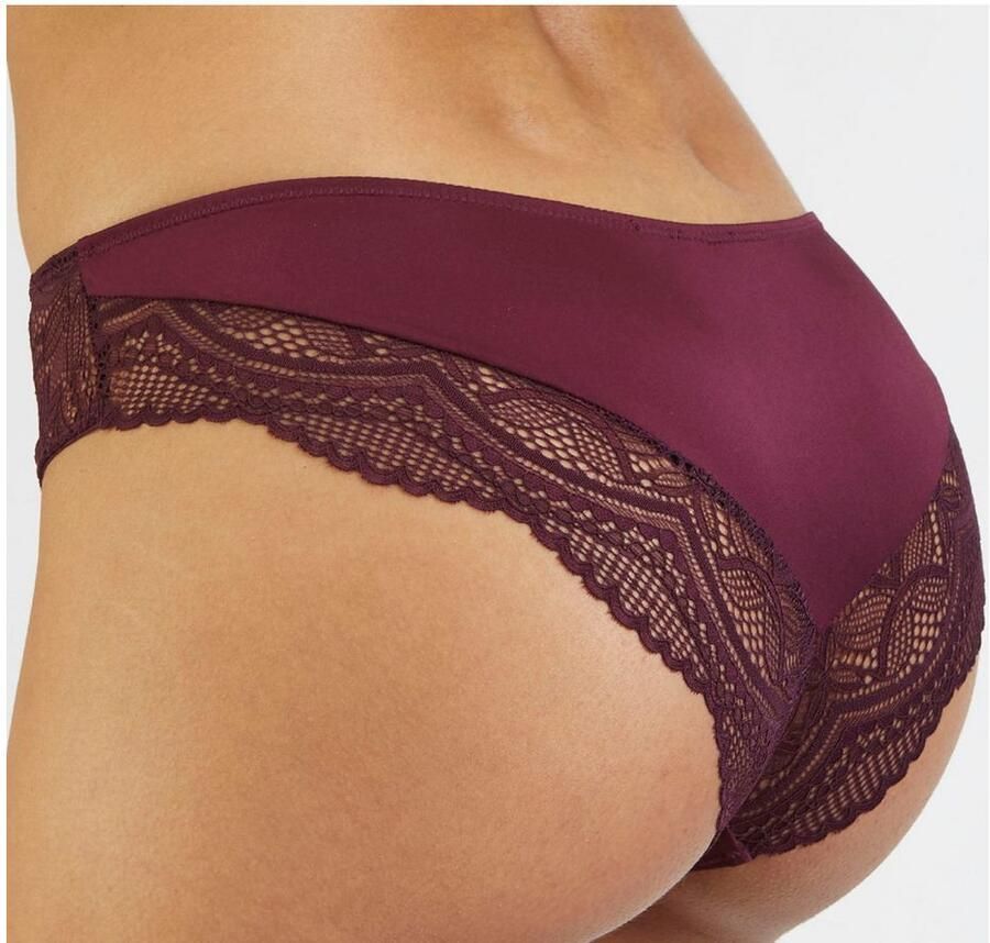 Nuance Tanga Vivianna met fijne kantdetails