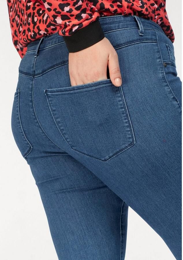 ONLY CARMAKOMA PLUS SIZE skinny fit jeans met push-up-effect model 'Thunder Push' - Foto 6