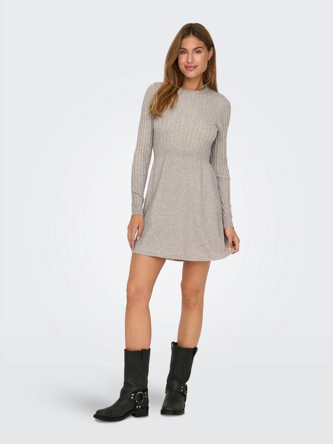 Only Gebreide jurk ONLFIA LS CABLE DRESS KNT getailleerd en met subtiel kabelpatroon in het bovenstuk - Foto 3