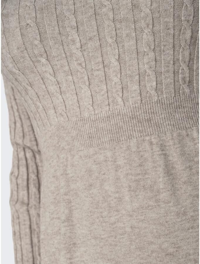 Only Gebreide jurk ONLFIA LS CABLE DRESS KNT getailleerd en met subtiel kabelpatroon in het bovenstuk