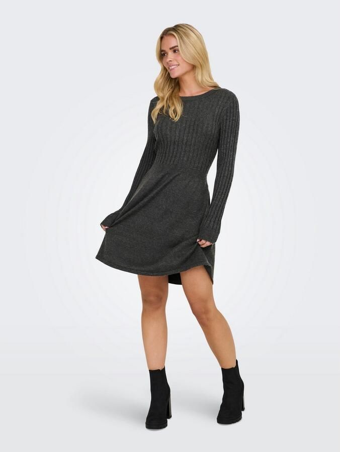 Only Gebreide jurk ONLFIA LS CABLE DRESS KNT getailleerd en met subtiel kabelpatroon in het bovenstuk - Foto 3