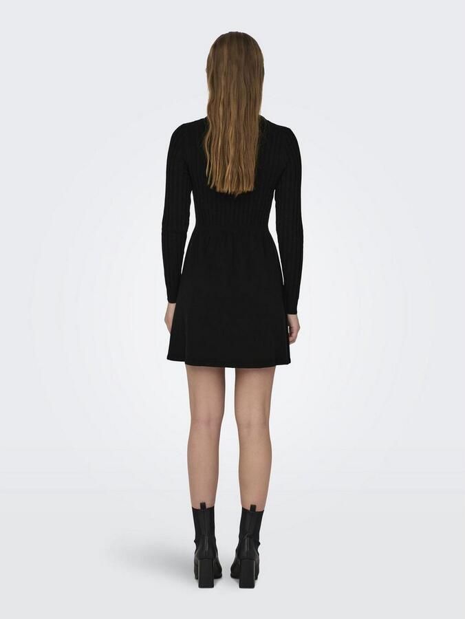 Only Gebreide jurk ONLFIA LS CABLE DRESS KNT getailleerd en met subtiel kabelpatroon in het bovenstuk - Foto 2