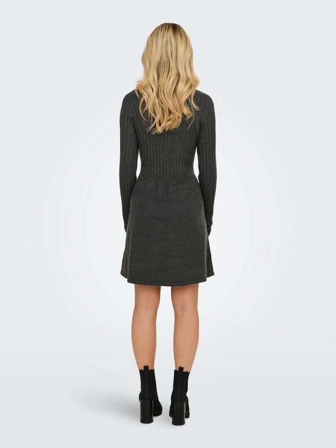 Only Gebreide jurk ONLFIA LS CABLE DRESS KNT getailleerd en met subtiel kabelpatroon in het bovenstuk - Foto 6
