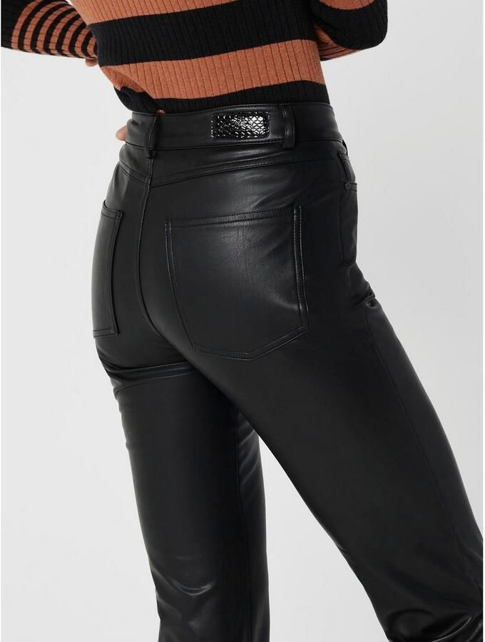 Only emily zwarte high waist straight fit leerlook ankle broek valt kleiner - Foto 4