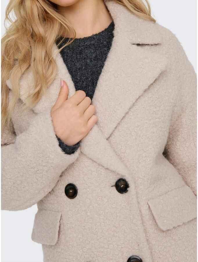 Only Materiaal met reverskraag in bouclé model 'VALERIA'