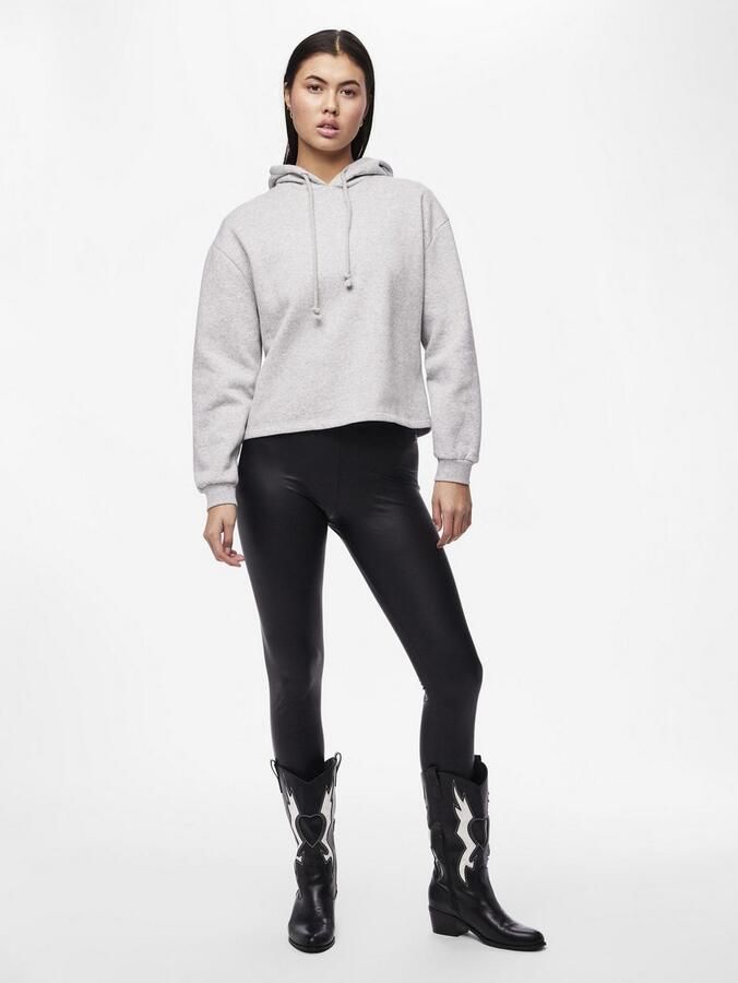 Pieces Slim fit broek in leerlook met elastische band model 'NEW SHINY'