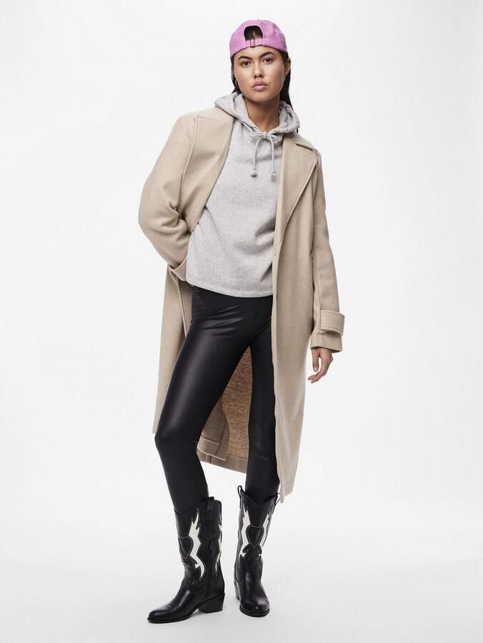 Pieces Slim fit broek in leerlook met elastische band model 'NEW SHINY' - Foto 2