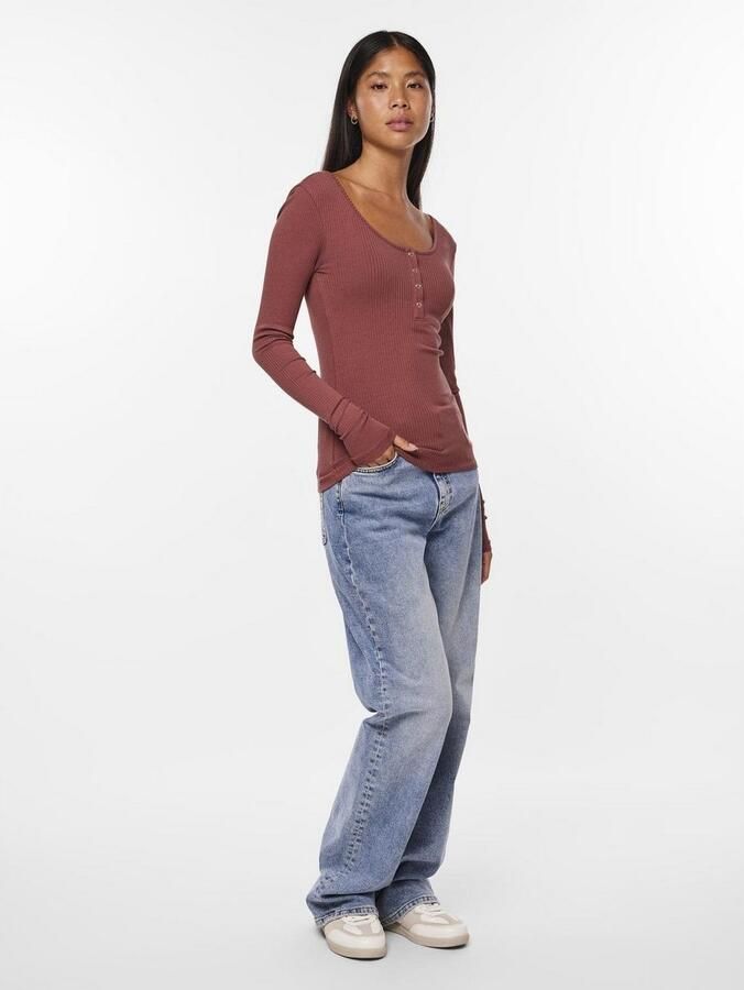 Pieces Slim fit T-shirt van katoenmix met kort drukknooppaneel model 'KITTE' - Foto 4