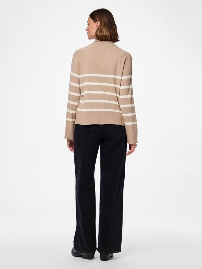 Pieces Regular fit gebreid jack met streepmotief model 'SIA' - Foto 4