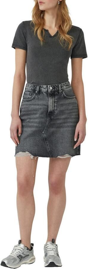 Q S designed by T-shirt in riblook en met splitneck