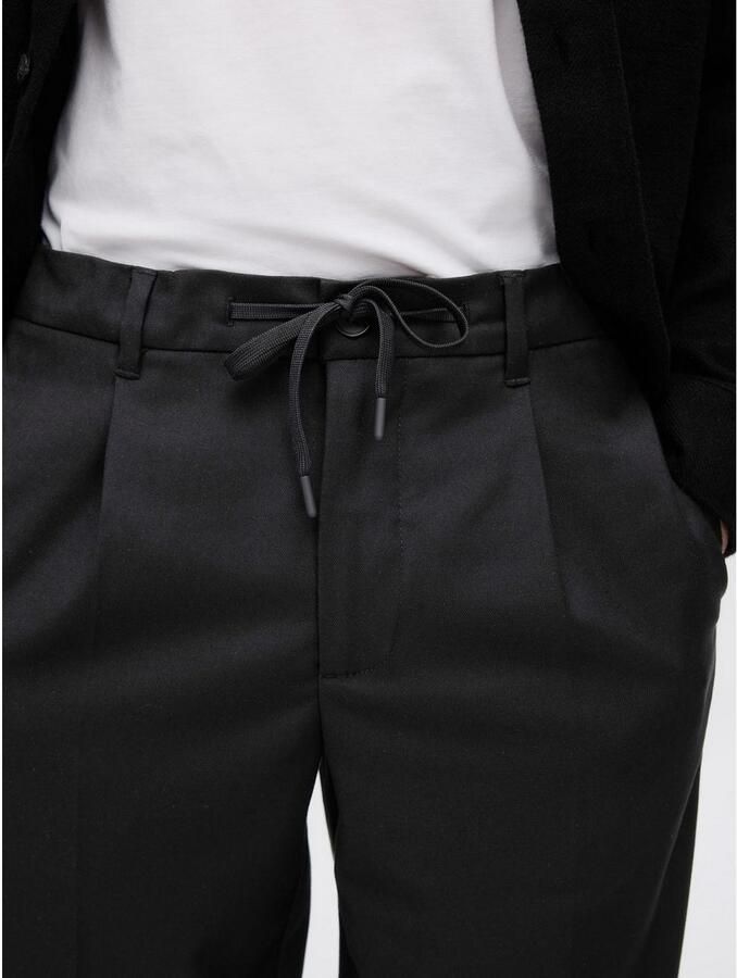 Selected Homme Tapered fit stoffen broek met bandplooien model 'LEROY'