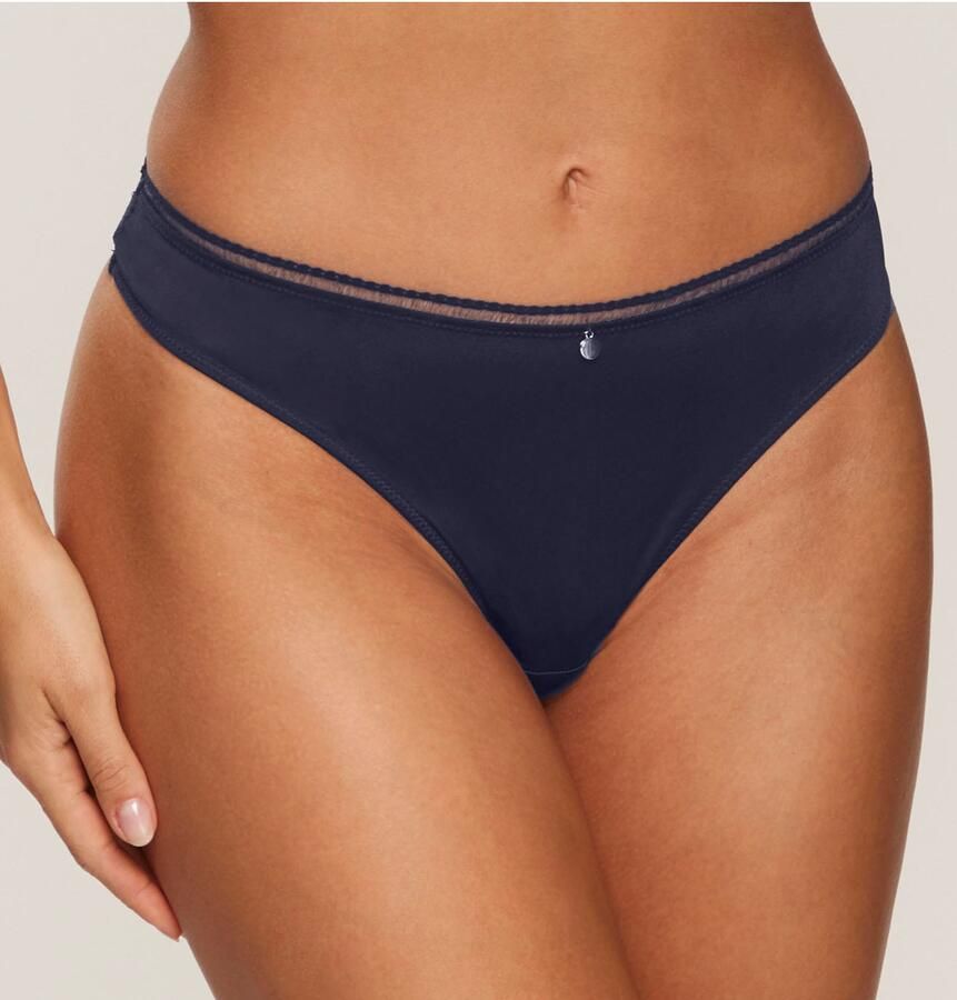 S.Oliver RED LABEL Beachwear String Pauline met fijne kant en zacht microtouch-materiaal