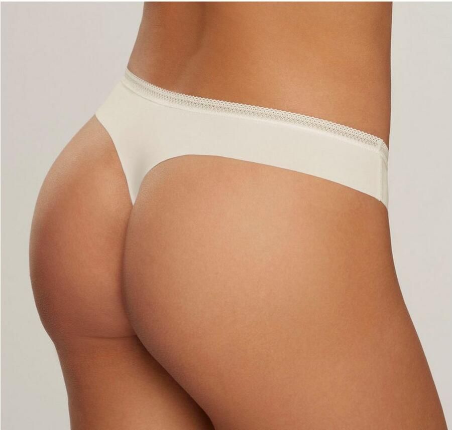 S.Oliver RED LABEL Beachwear String SEAMLESS met naadloze verwerking en mooie kant-bies