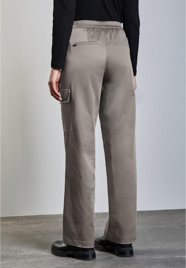 STREET ONE Cargobroek in een glanzende look - Foto 4