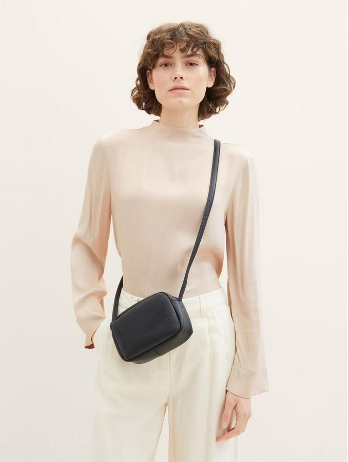 Tom Tailor Handtas Elis van zacht gekorreld kunstleer met opvallende siernaad en fijn logo