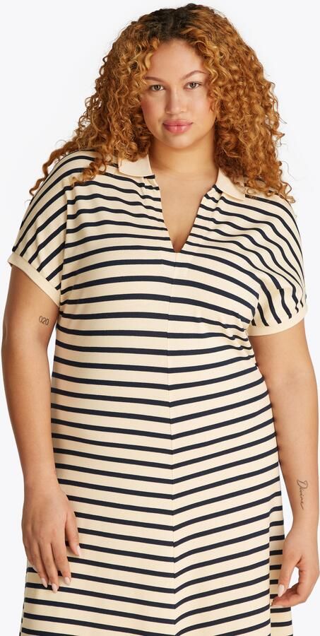 Tommy Hilfiger Curve Midi-jurk CRV LYOCELL OPEN-NK MIDI DRESS in grote maten logoborduursel v-hals - Foto 5