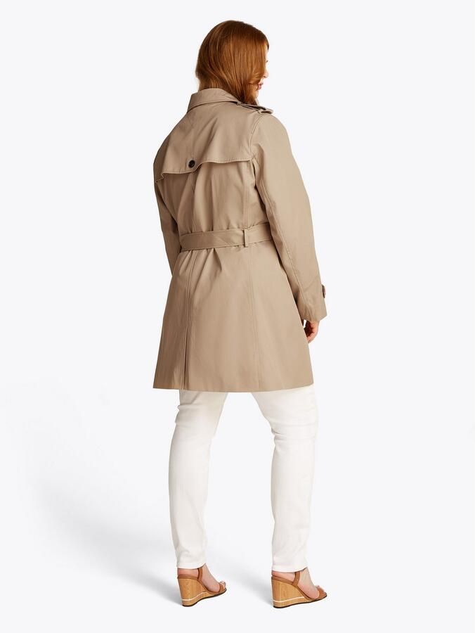 Tommy Hilfiger Curve Trenchcoat CRV HERITAGE SB TRENCH in grote maten logo borduurwerk op de mouw typische trenchdetails - Foto 4