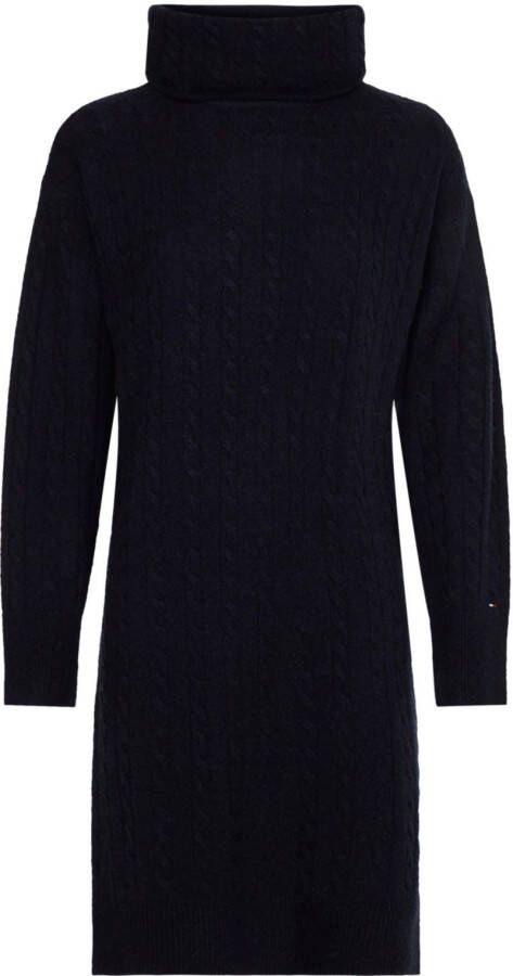 Tommy Hilfiger Curve Tricotjurk CRV SOFTWOOL CABLE ROLL-NK DRESS met logoborduursel op de mouw
