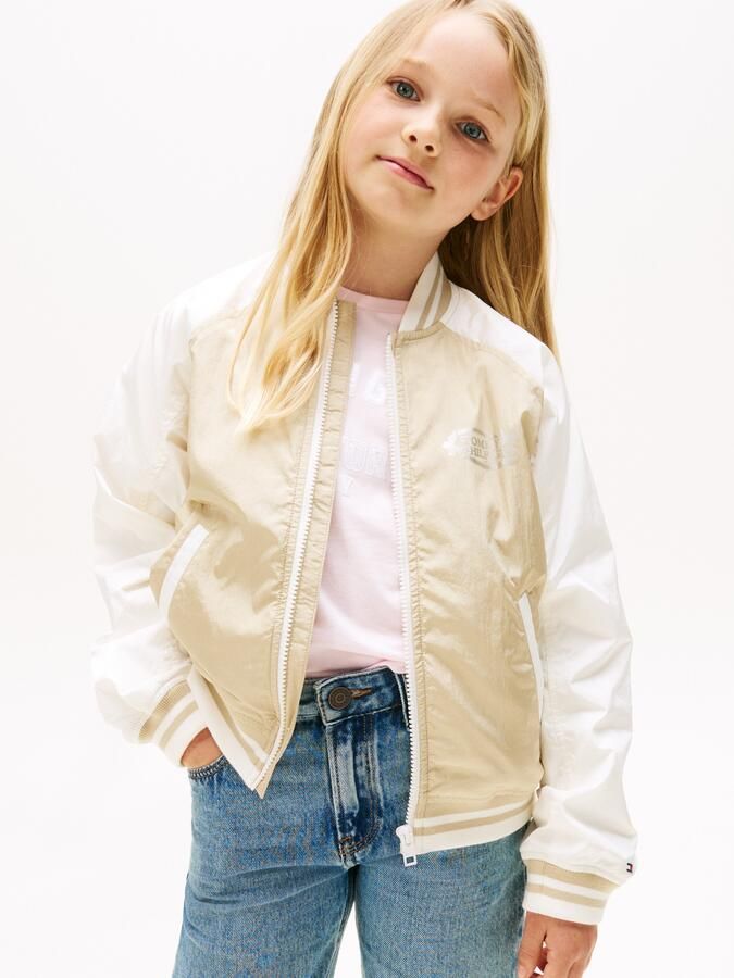 Tommy Hilfiger Blouson BUTTERFLY GRAPHIC BOMBER JACKET voor kinderen tot 16 jaar met glanzende vlinderprint - Foto 7
