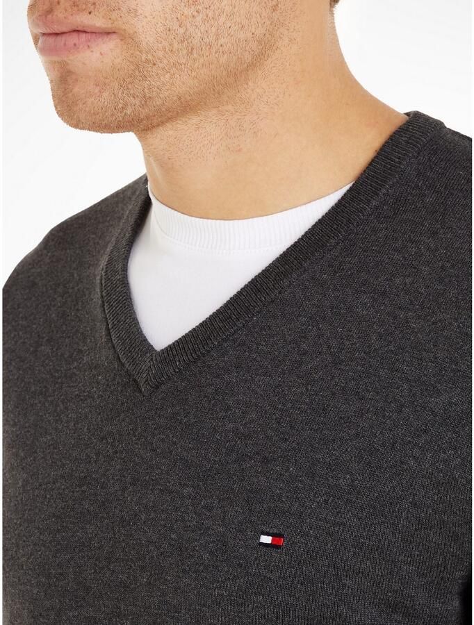 Tommy Hilfiger Gebreide trui ESSENTIAL COTTON V NECK met V-hals en borduursel