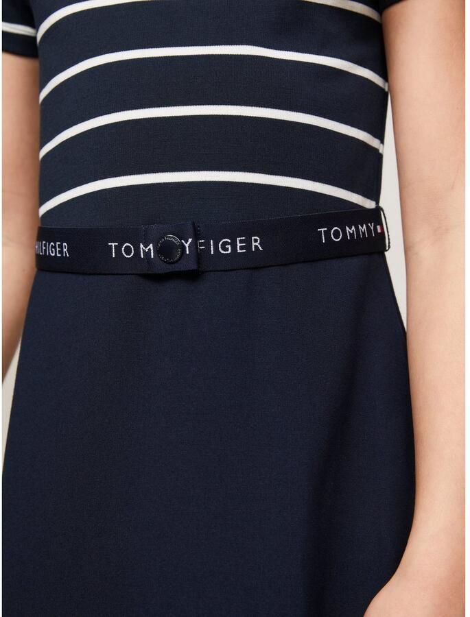 Tommy Hilfiger Jerseyjurk ESSENTIAL SKATER DRESS met merklabel op de tailleband