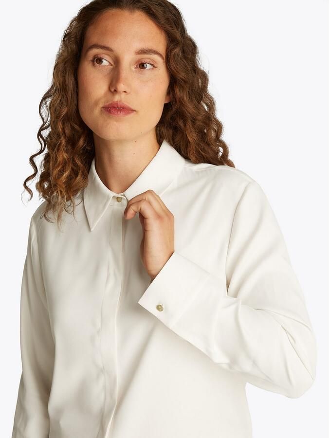 Tommy Hilfiger Overhemdblouse SOFT VISCOSE REGULAR LS SHIRT in uni kleur met metalen label - Foto 3
