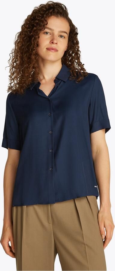 Tommy Hilfiger Shirt met korte mouwen SOFT VISCOSE S S SHIRT in uni kleur met metalen label - Foto 5