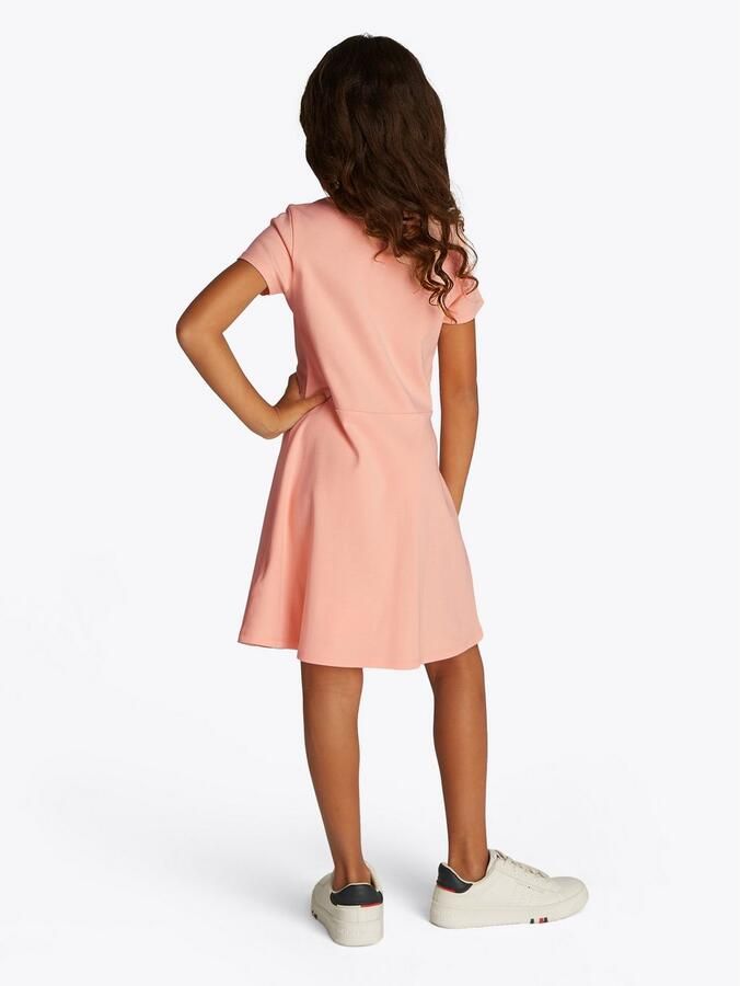 Tommy Hilfiger Skaterjurk ESSENTIAL SKATER DRESS SS met zwijgende rok met logo-borduursel