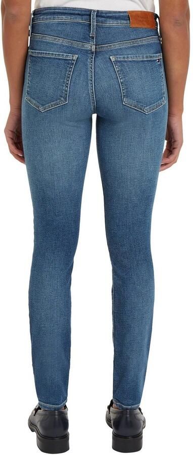 Tommy Hilfiger Skinny fit jeans COMO SKINNY RW BLACK met logo-badge