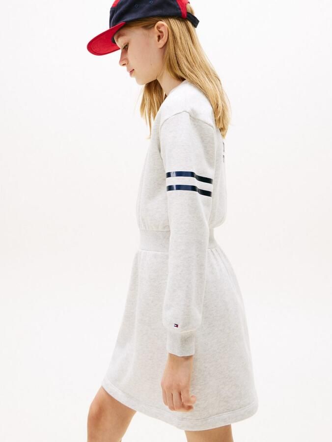 Tommy Hilfiger Sweatjurk SATIN APPLIQUE HWK DRESS LS voor kinderen tot 16 jaar met satijnen applicatie - Foto 4