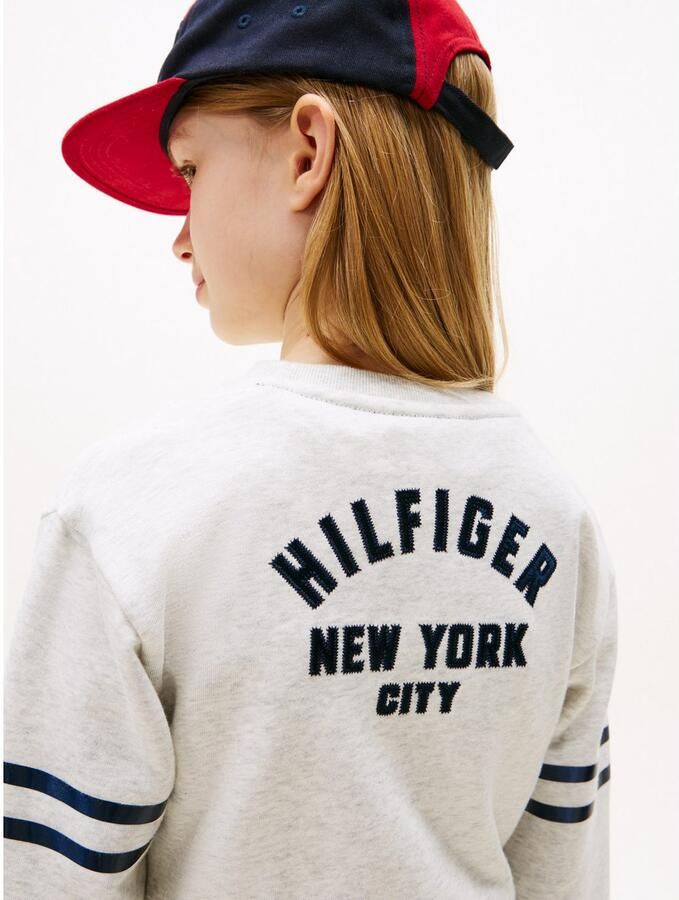Tommy Hilfiger Sweatjurk SATIN APPLIQUE HWK DRESS LS voor kinderen tot 16 jaar met satijnen applicatie - Foto 3