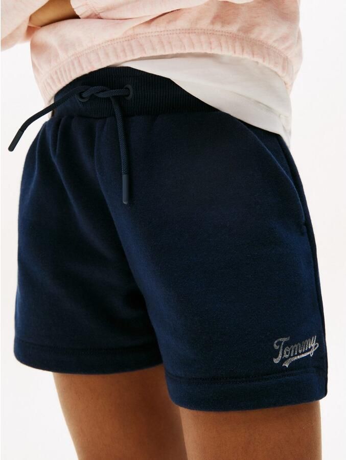 Tommy Hilfiger Sweatshort TOMMY SCRIPT SWEATSHORT voor kinderen tot 16 jaar glanzend logo opschrift - Foto 3