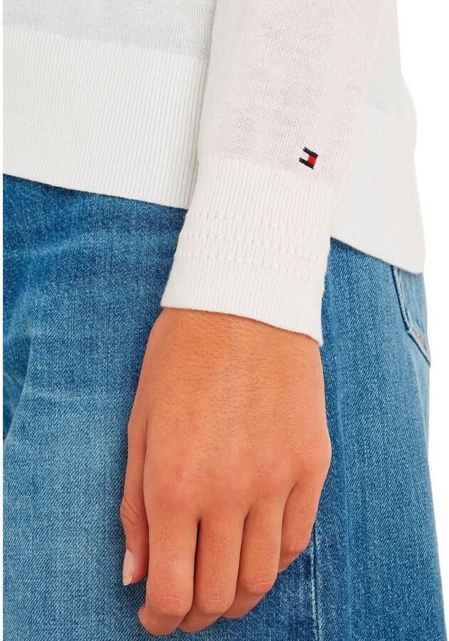 Tommy Hilfiger Trui met V-hals CO JERSEY STITCH V-NK SWEATER Contrastkleurige strepen in de hals en logo borduursel op de mouw - Foto 4