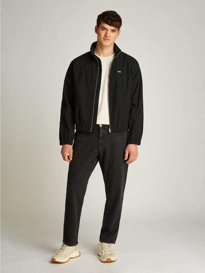 Tommy Jeans Plus Allweatherjack TJM ESSENTIAL JACKET EXT in grote maten logoborduring insteekzakken - Foto 4