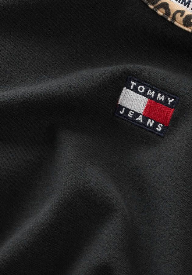TOMMY JEANS T-shirt TJW CRP LEO BINDING TEE met een modieuze animal print