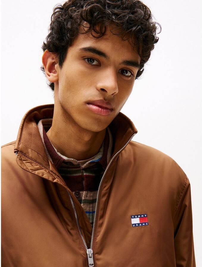 TOMMY JEANS Blouson TJM ESSENTIAL PADDED JACKET EXT Vrijetijdsjas overgangsjas glanzend stretch manchetten opstaande kraag - Foto 2