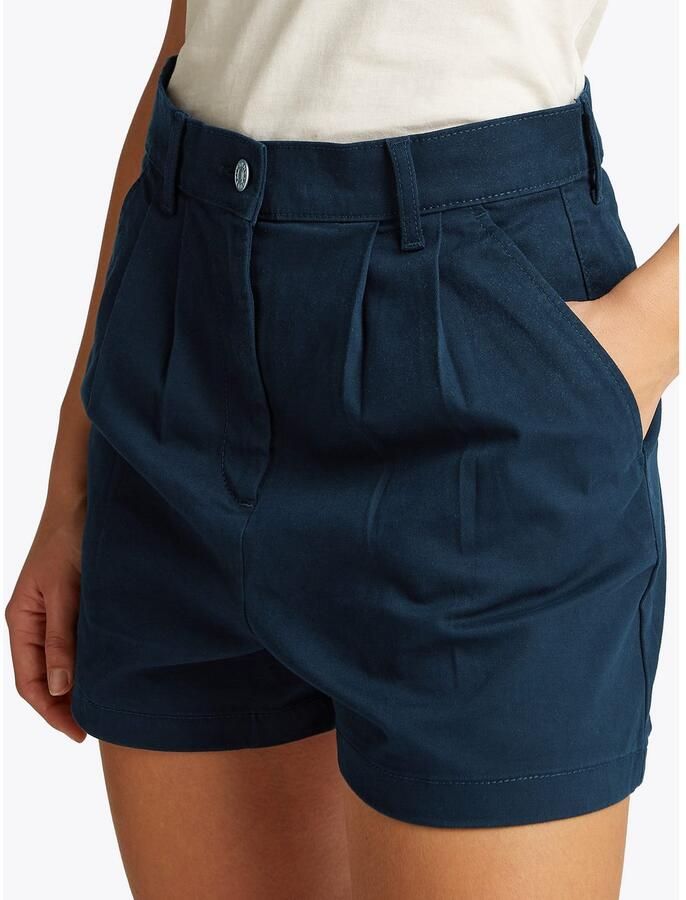 TOMMY JEANS Chino-short TJW CLAIRE HR PLEATED SHORT met tailleplooien met logoborduurwerk - Foto 3