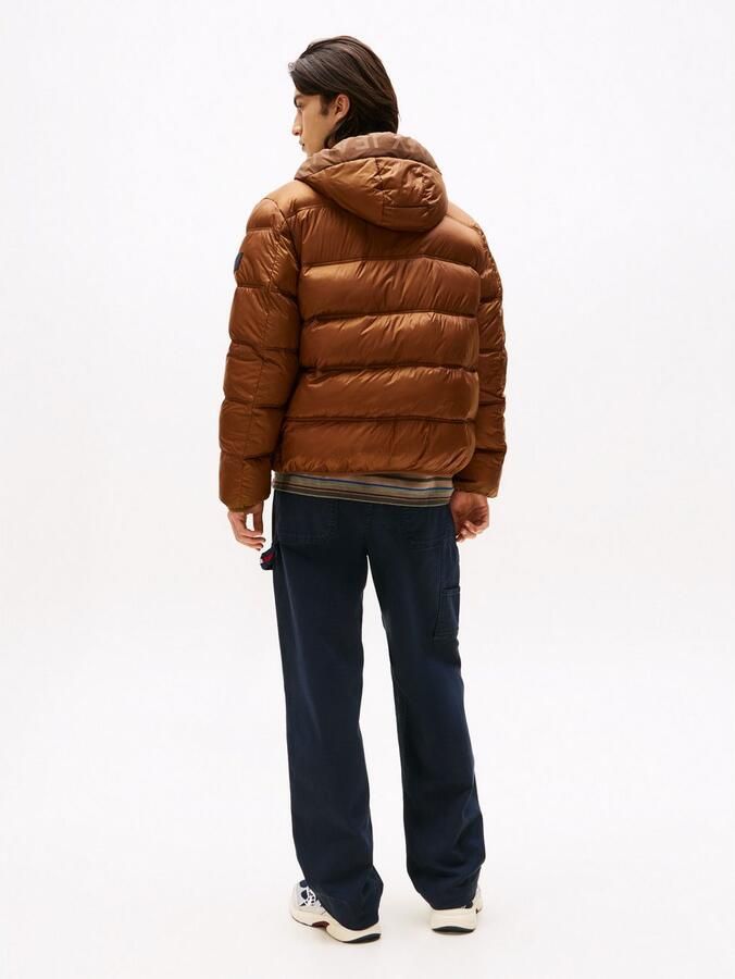 TOMMY JEANS Gewatteerde jas HOODED LOGO PUFFER Overgangsjas regular fit met ronde halslijn - Foto 4