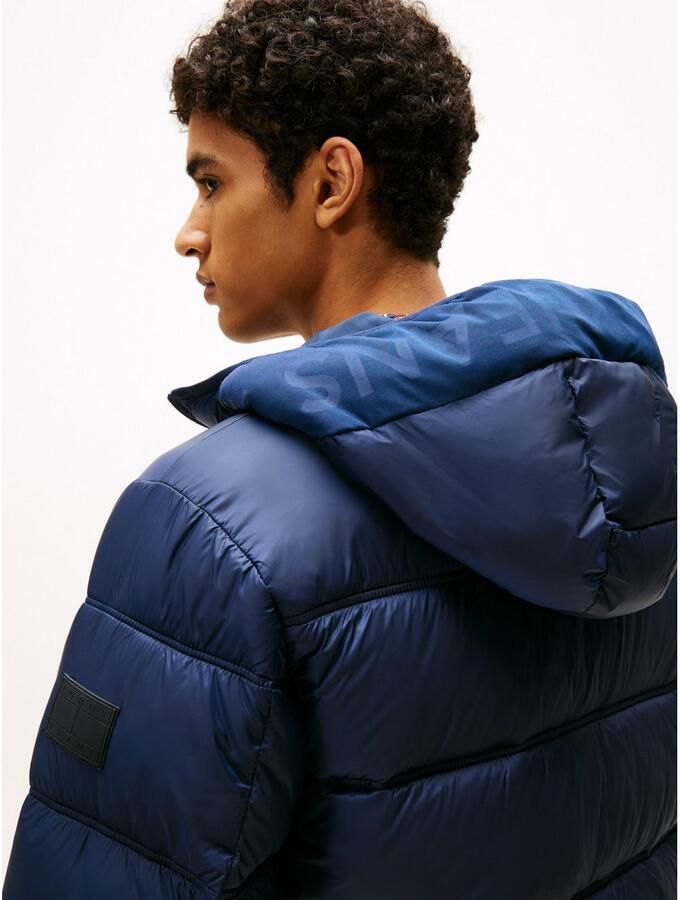 TOMMY JEANS Gewatteerde jas HOODED LOGO PUFFER Overgangsjas regular fit met ronde halslijn - Foto 2