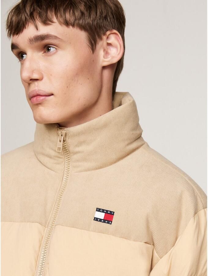 TOMMY JEANS Gewatteerde jas TJM CORD MIX ALASKA PUFFER met cord-inzetten op borst en schouders - Foto 2