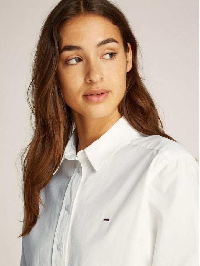 TOMMY JEANS Overhemdblouse TJW CRP RLX POPLIN SHIRT in verkorte lengte met logoborduring