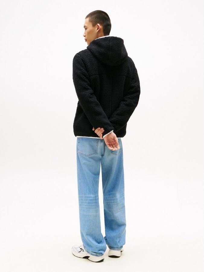 TOMMY JEANS Pluchen jack TJM REG BADGE TEDDY ZIP TRU EXT Vrijetijdsjas overgangsjas teddyjas met logopatch - Foto 6