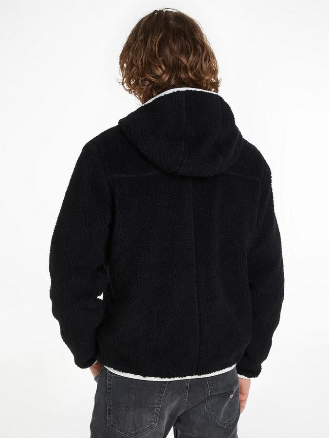 TOMMY JEANS Pluchen jack TJM REG BADGE TEDDY ZIP TRU EXT Vrijetijdsjas overgangsjas teddyjas met logopatch - Foto 8